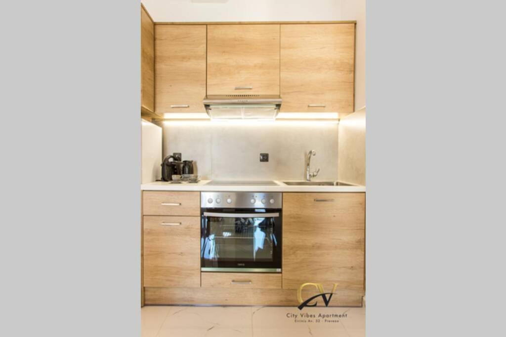 City Vibes Apartment Превеза Экстерьер фото